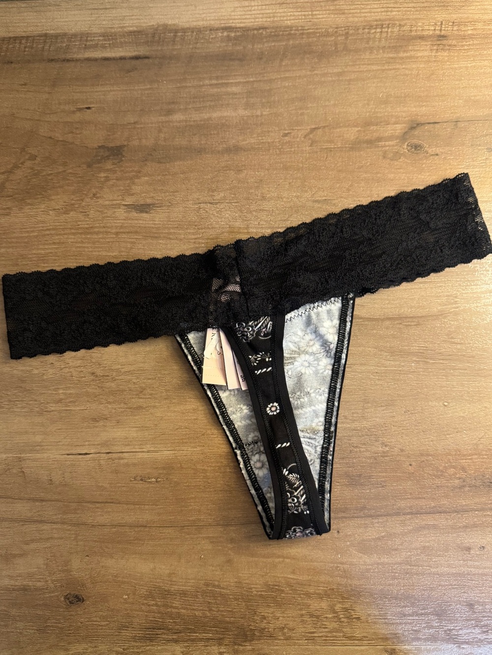 NWT Lace Thong with Floral Pattern from Victoria’s Secret - Picture 3 of 6